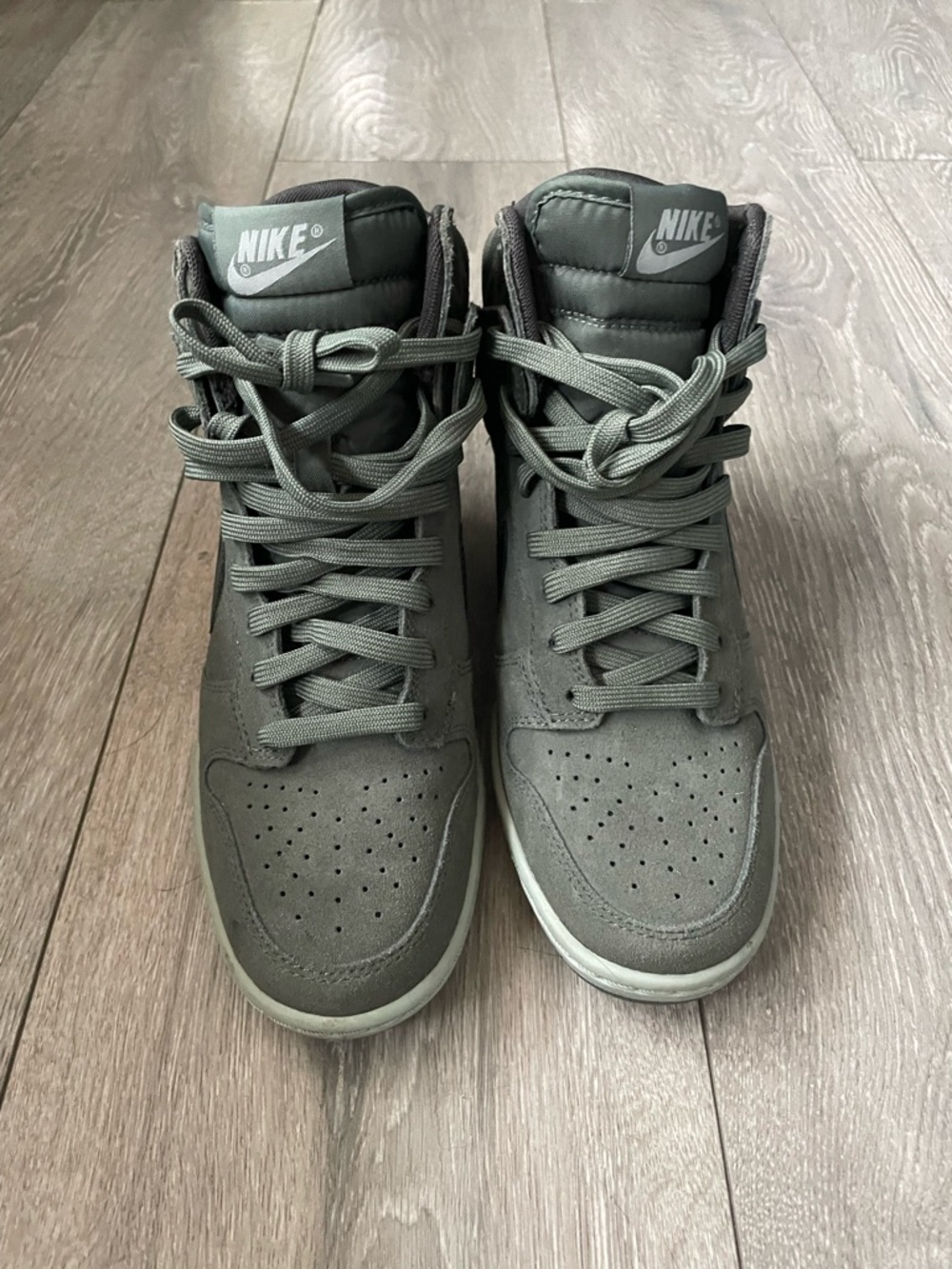 Nike women’s High-Top Sneakers in Olive Green Womens size 7